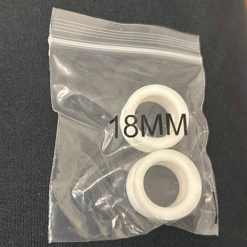 Silicone eyelet/tunnels white